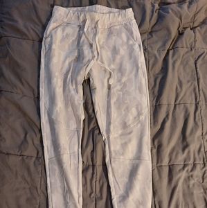 Buff bunny camo jogger